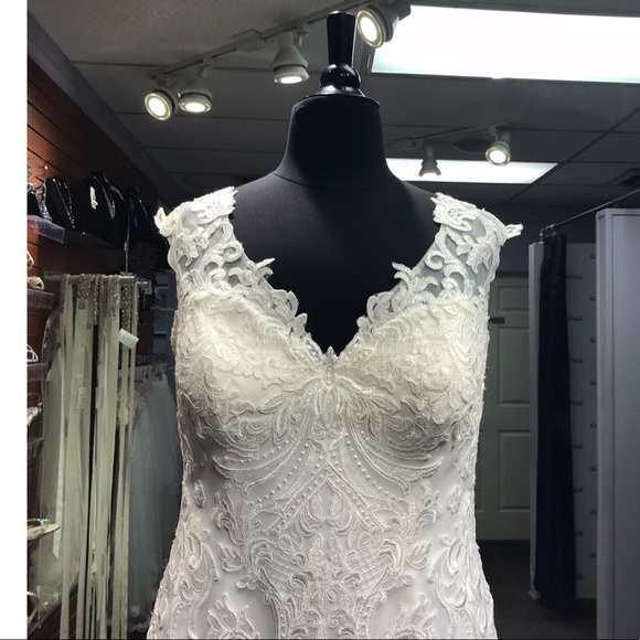 Lia Mia - Style MB9191 - Size 18 - Ivory - Picture 3 of 4